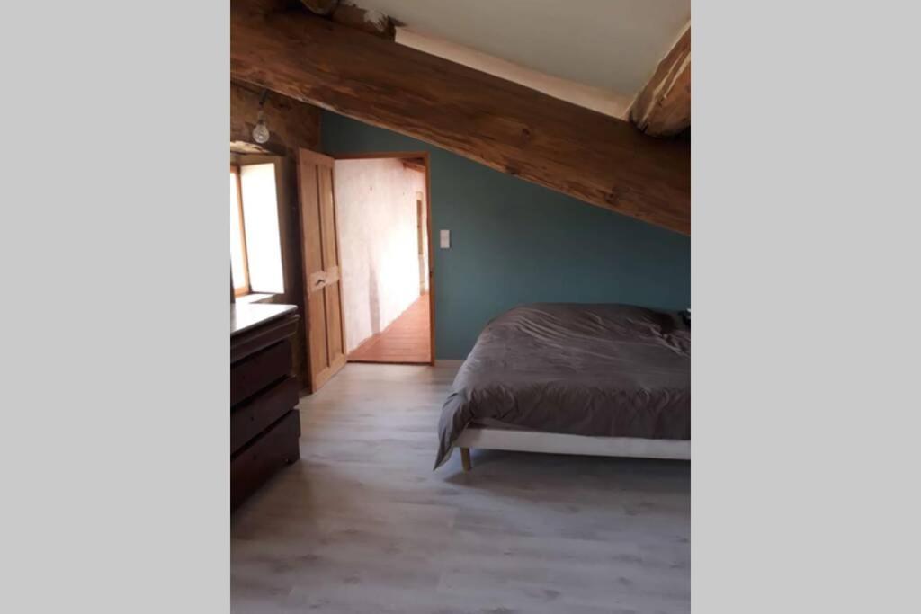 gîte à la ferme chaleureux avec animaux et ruisseau Sabran Extérieur photo